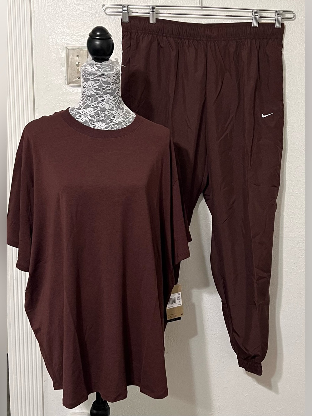 Nike NEW Bundle/Set Crew Tee and Jogger Track Pants Set Burgundy Crush $110 - Picture 13 of 13